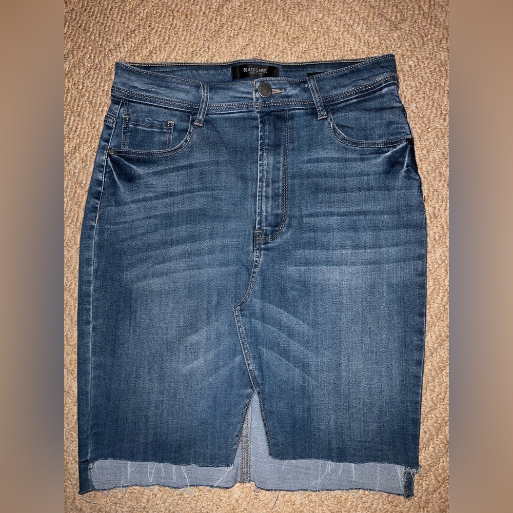 Black Label C’ Est To Medium Blue Slim Straight Denim Frayed Split Hem Skirt